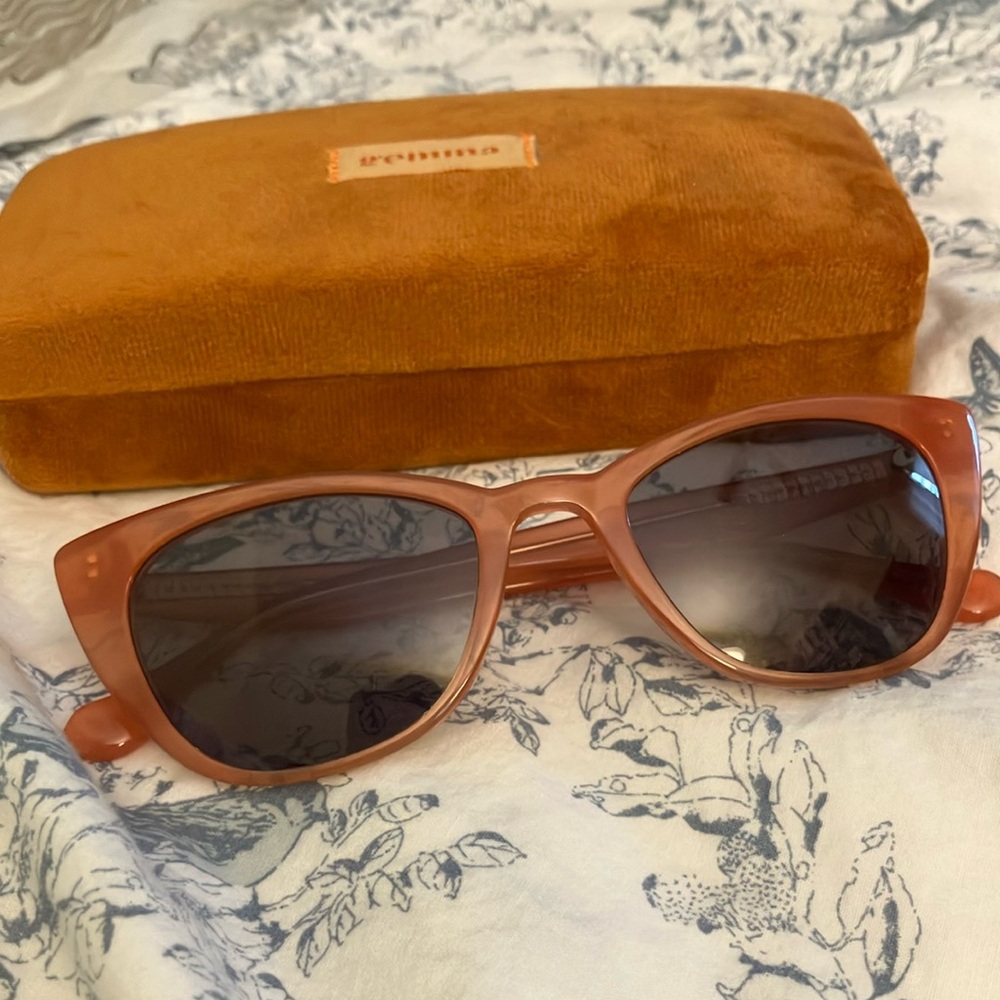 Gemma Styles sunglasses never worn